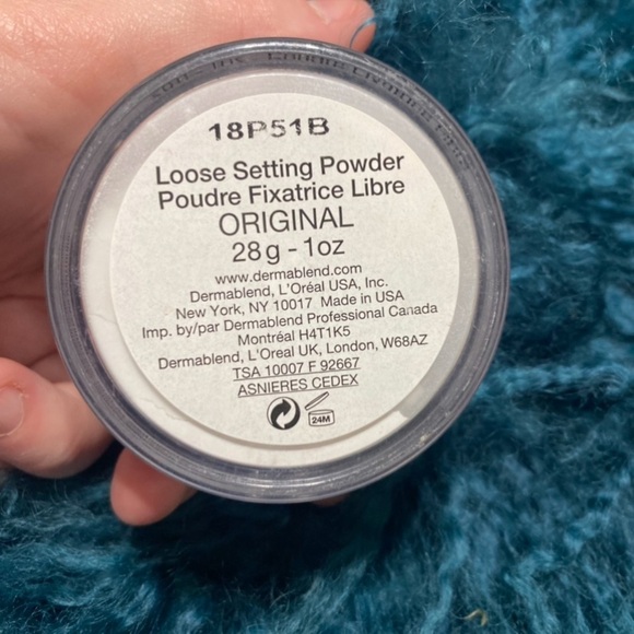 Dermablend Professional Loose Setting powder 28 G/ 1 OZ - Picture 2 of 4